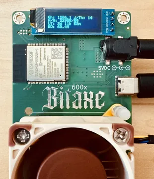 Bitaxe Gamma board, 600 series, with its display and heatsink fan